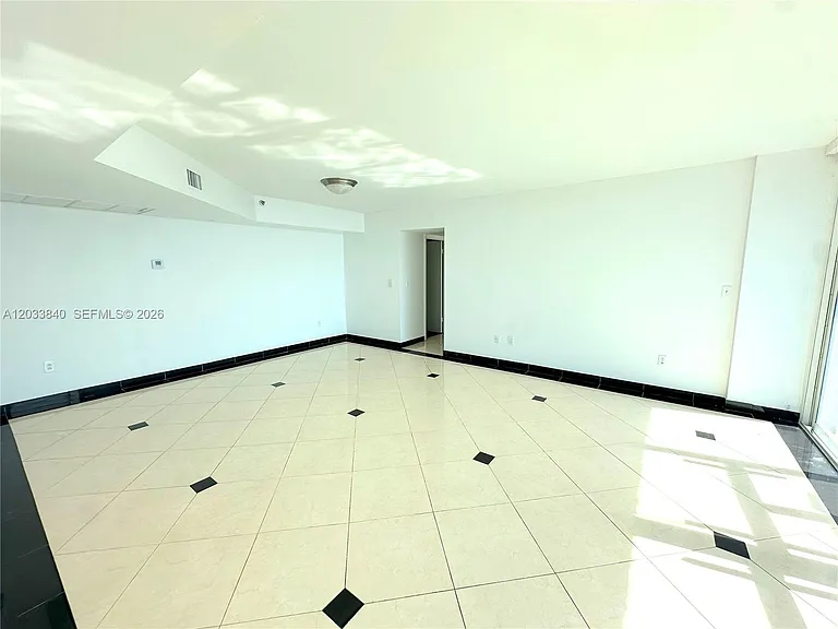 5900 Collins Ave #906 — Photo 6
