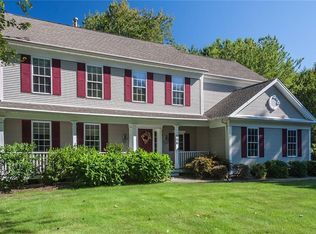 156 Fieldstone Ln, Saunderstown, RI 02874