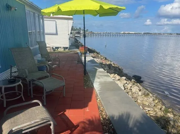 21 Riverview Ln, Bradenton, FL 34208