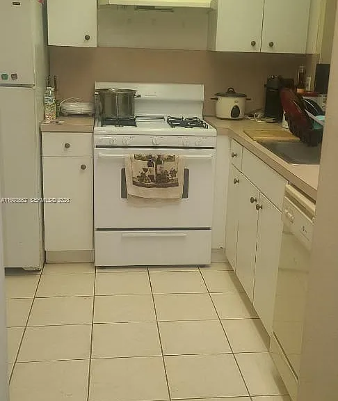 18101 NW 68th Ave #C206 — Photo 2