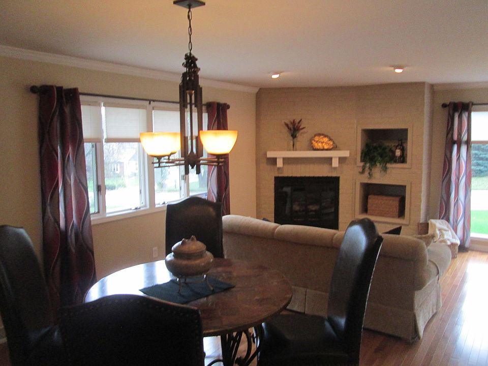 2nd image of 421 Pickwick Pl