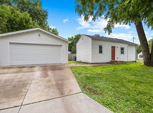 2925 E 37th St, Des Moines, IA 50317