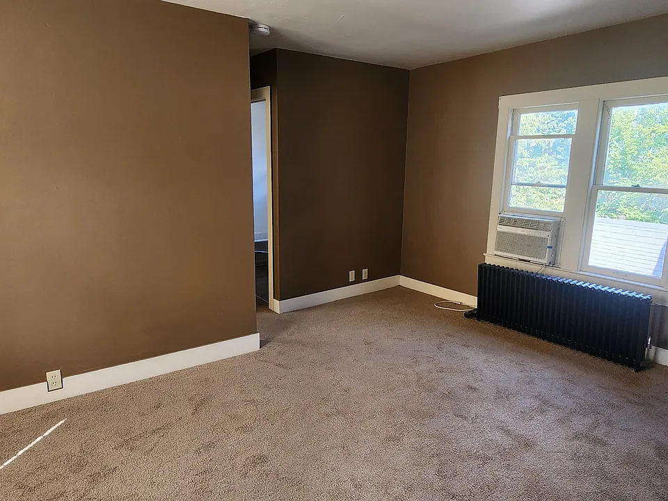 318 Lawrence Ave #5