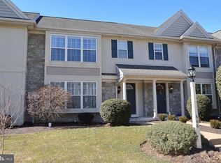 666 Royal View Dr, Lancaster, PA 17601