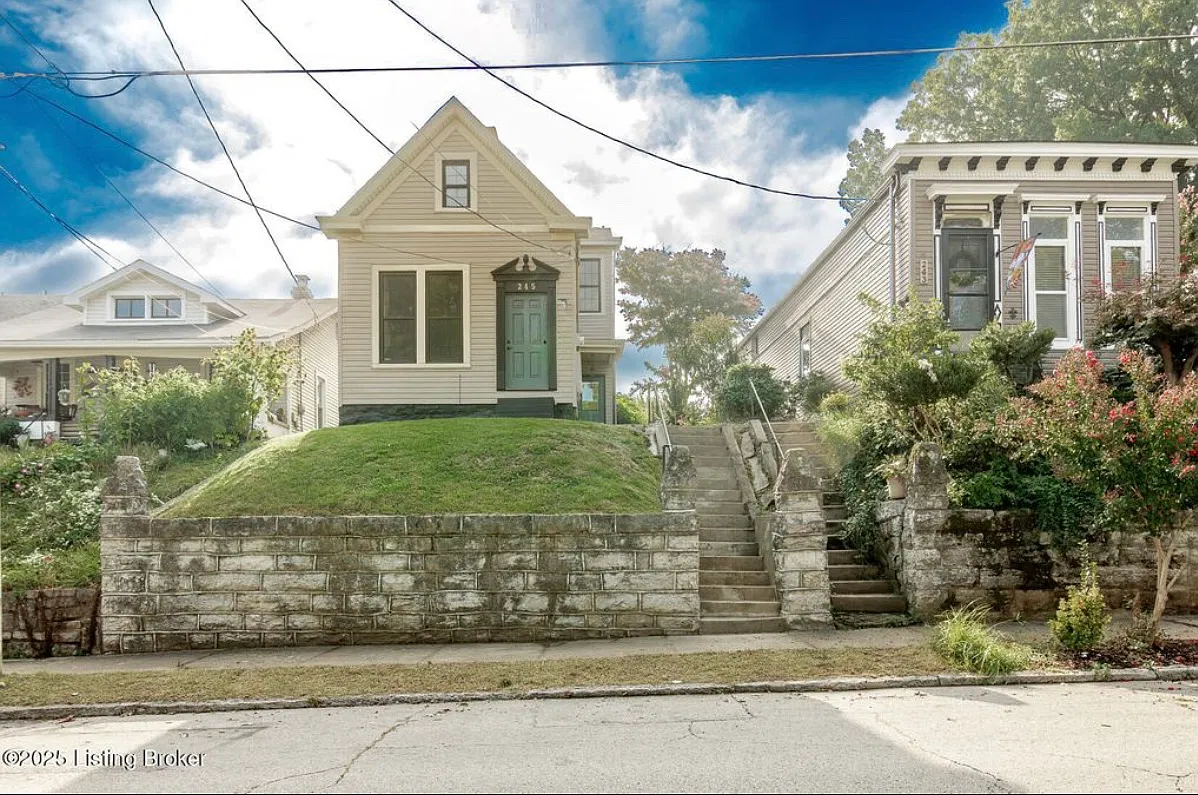 3 bed, 1332 sqft, $2,250 — Photo 1