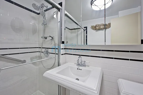 Sold by Moda Realty | media 19