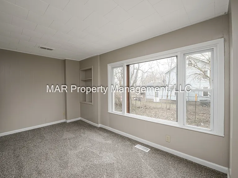 251 W Harris Ave — Photo 16