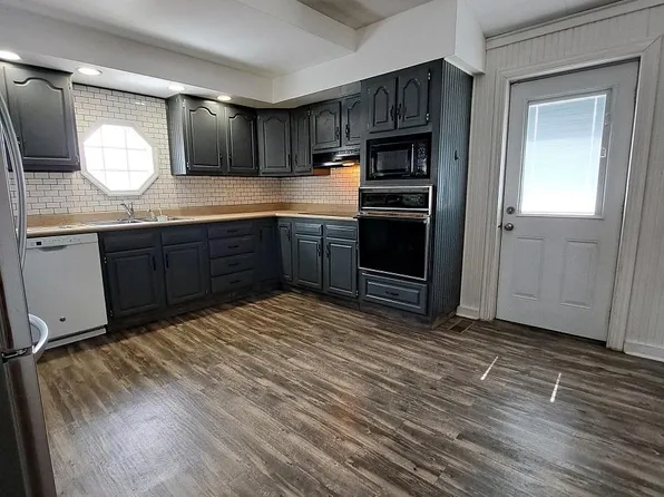 112 W Dayton Dr, Fairborn, OH 45324