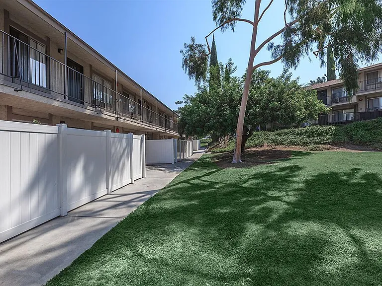 Woodglen Apartment Homes — Photo 13