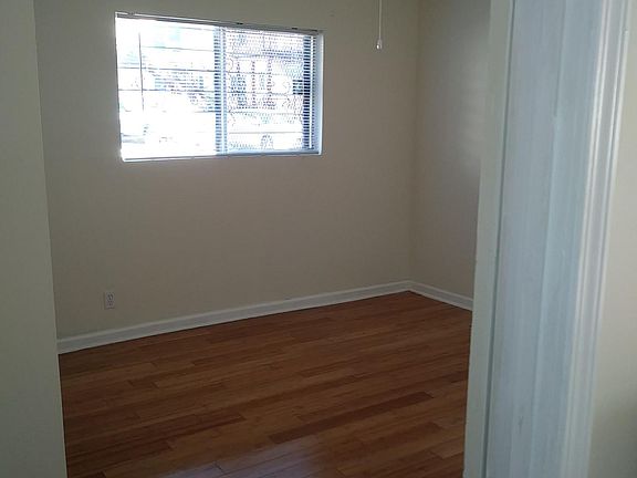 4th image of 1105 W Russell Pl