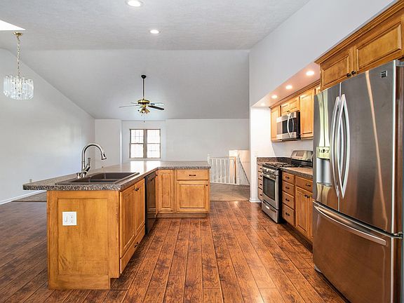 5th image of 1806 Cross Creek Dr