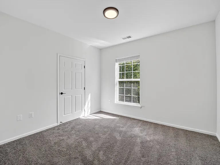 Brittany Commons Apartments — Photo 7