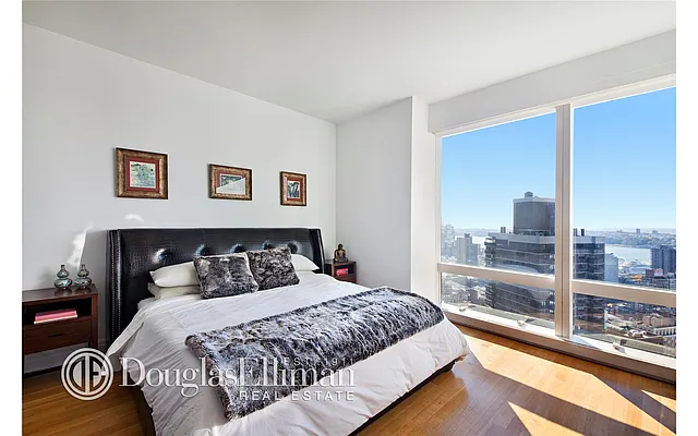 Sold by Douglas Elliman | media 21