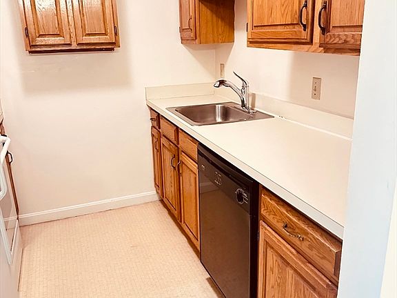 3rd image of 4975 Washington St #301