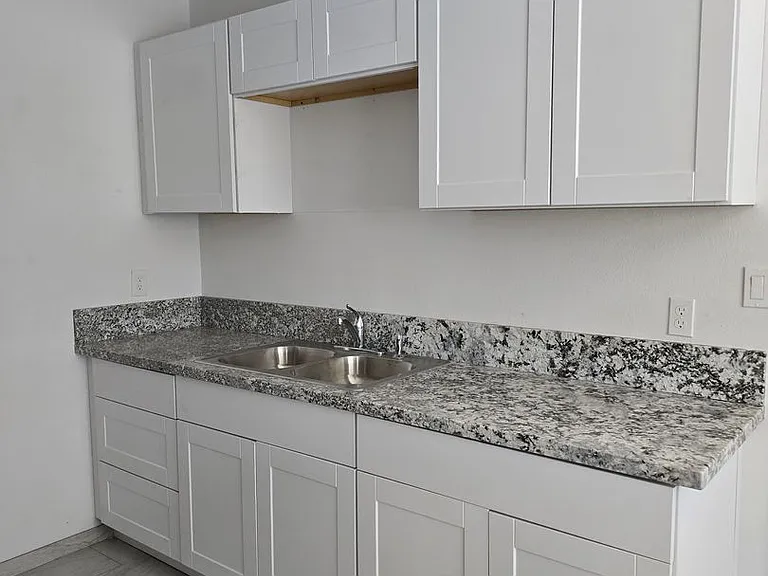 511 N Iroquois Ave — Photo 8