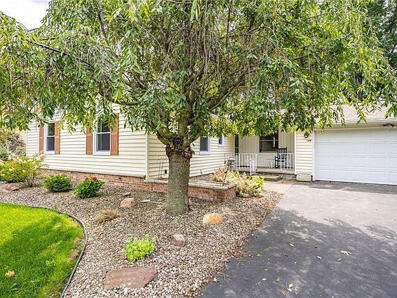 3rd image of 148 Carmas Dr