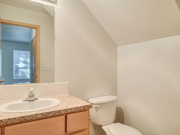 Highly sought after 1,2,3-bedroom flat and townhome apartments — Photo 38