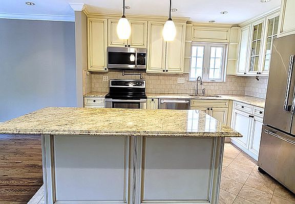 2nd image of 2510 Newtown Ave #3F
