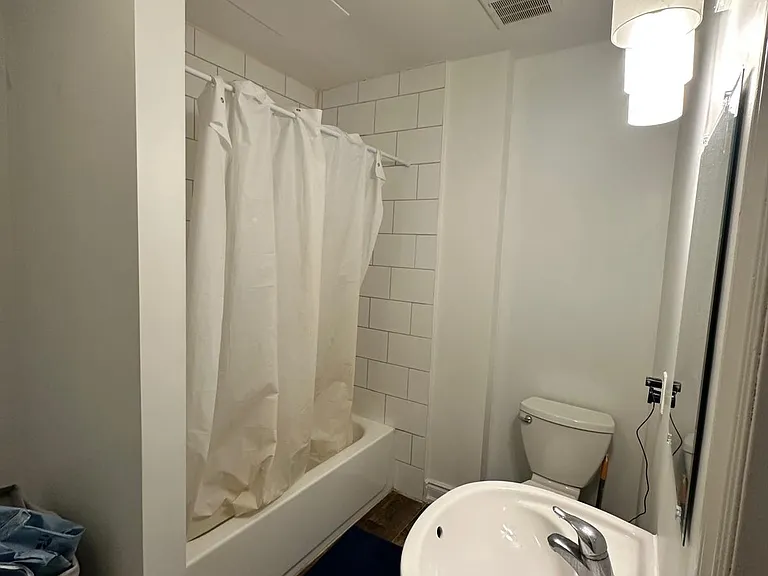 590 Main St E #4 — Photo 8
