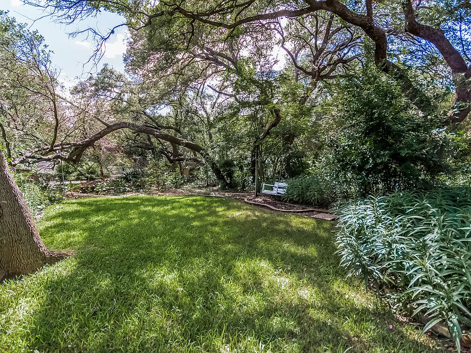 2nd image of 3719 Marymont