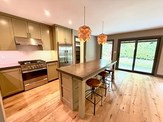 2594 Roosevelt Ave — Photo 7