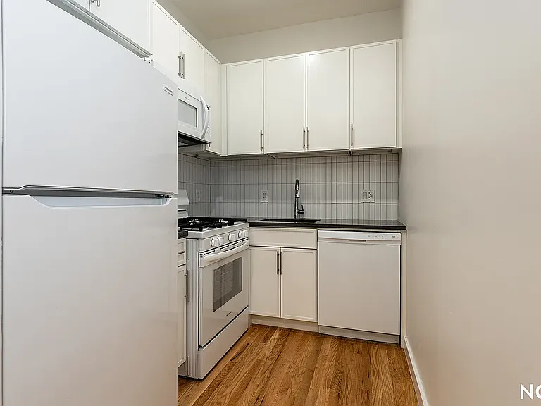 160 Johnson Ave #2E — Photo 20