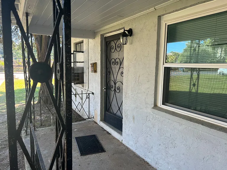 873 Campus Cir — Photo 4