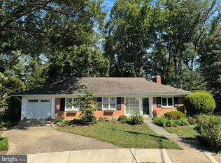 3818 N Ridgeview Rd, Arlington, VA 22207