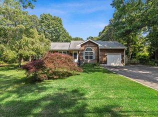 26 Shore Rd, Hampton Bays, NY 11946