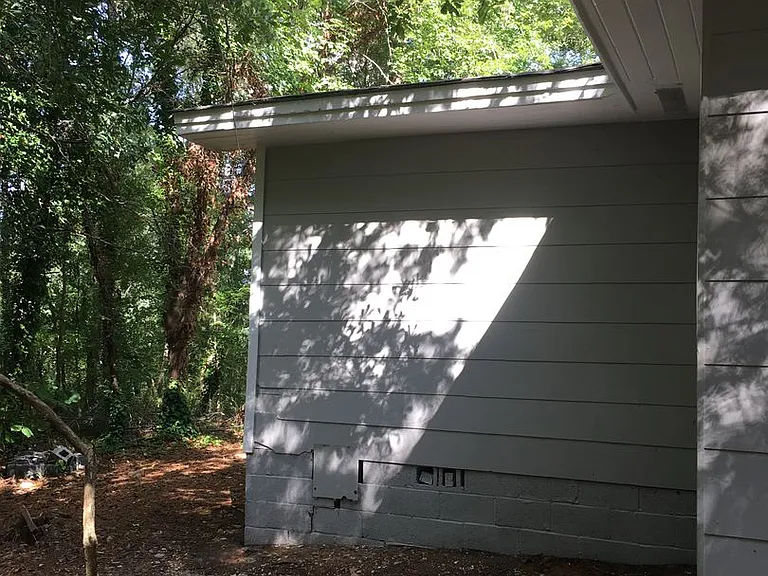 423 Wilshire Rd NE — Photo 4