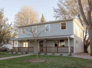 1312 4th St, Hull, IA 51239