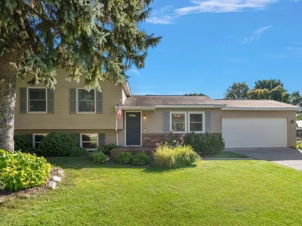 3804 Timberwolf Dr, Traverse City, MI 49684
