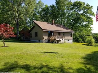 70 Philbrook Ln, Waldoboro, ME 04572