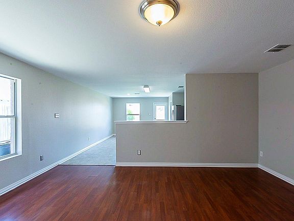 4th image of 1425 Waterford Dr