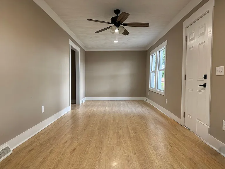 317 W Main St — Photo 4