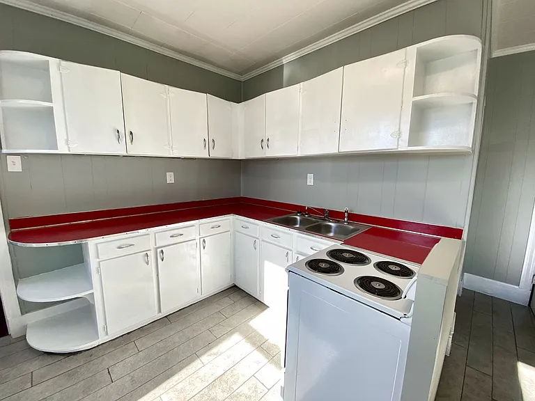 18 Sirrine St — Photo 20