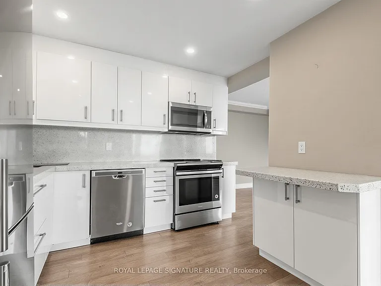 8111 Yonge St #1010 — Photo 4