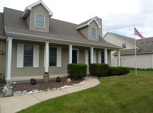 2246 Four Meadows Dr, Temperance, MI 48182