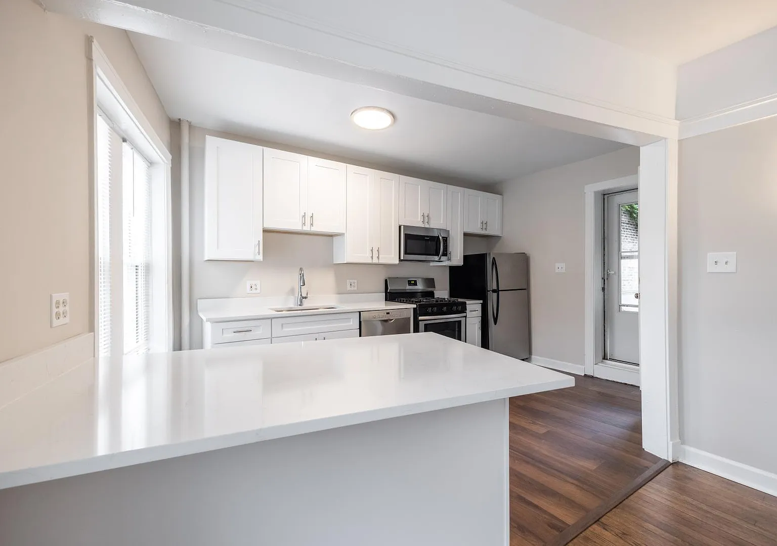1227 West Jarvis Avenue #1 — Photo 4