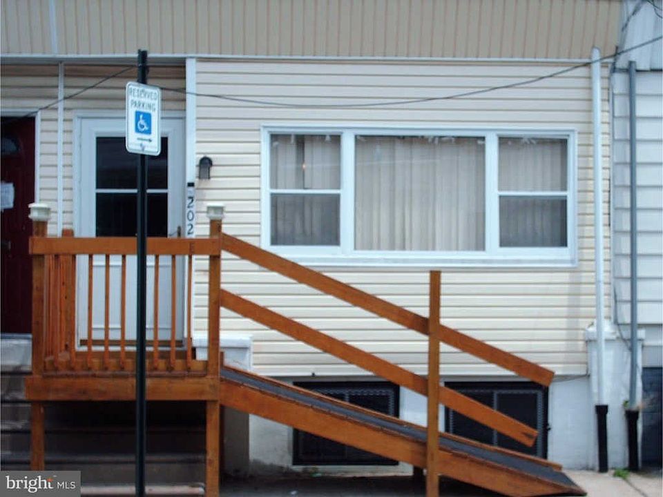 2nd image of 2021 S Bonsall St