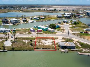 92 N Island Rd, Rockport, TX 78382