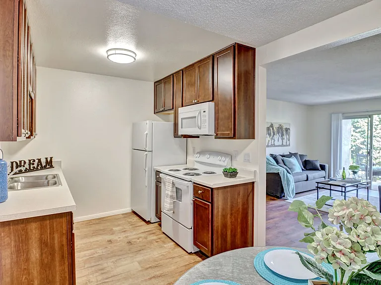 Del Mar Apartment Homes — Photo 7
