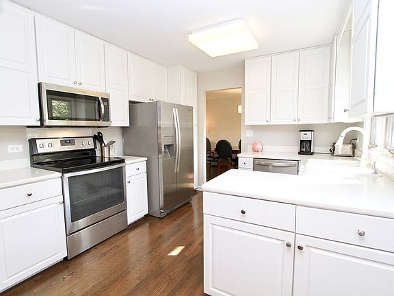 5th image of 1665 Dartmouth Ln