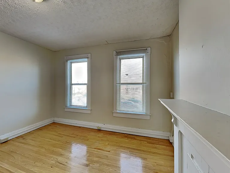 1633 Summit St #1635 — Photo 7