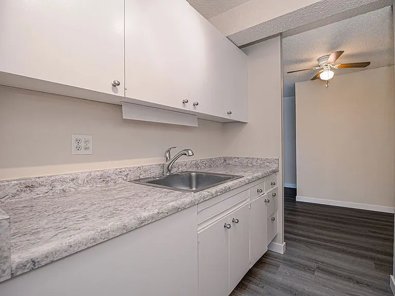 Clift House Apartments — Photo 27