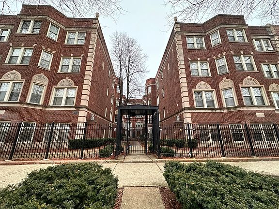 3rd image of 6131 N Hoyne Ave #3