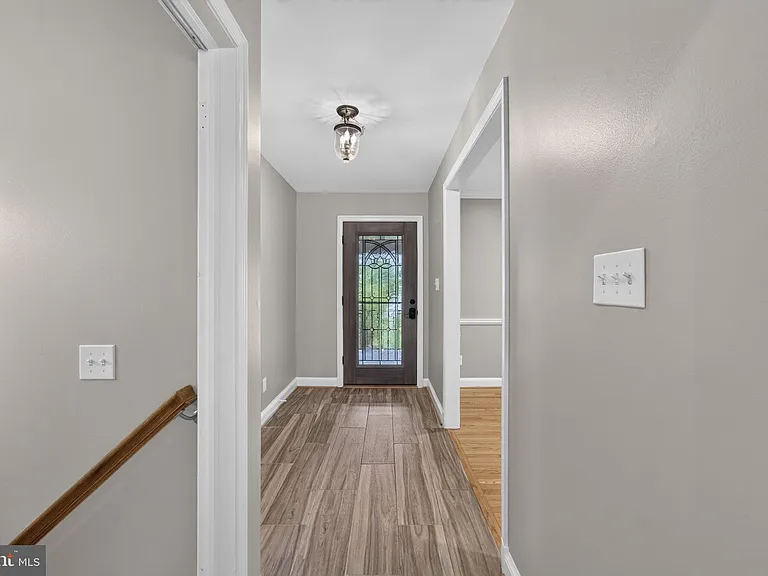 6443 Walters Woods Dr — Photo 31