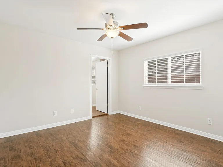 163 Antrim Dr — Photo 18