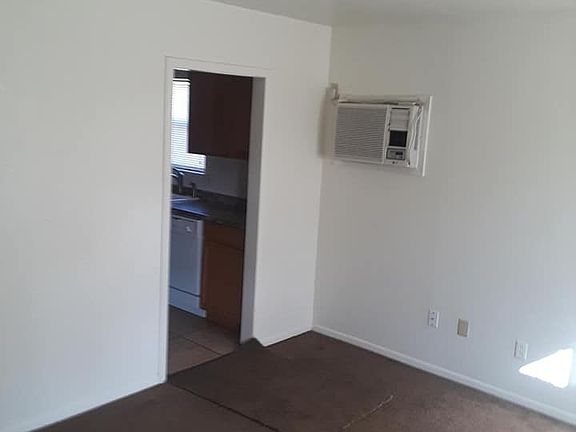 4th image of 900 S Main Ave