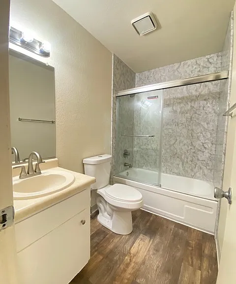 Lincoln Village Apartments — Photo 34